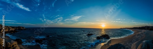 Huatulco y sus atardeceres. Panorámica de atardecer en la playa. Playa Coyote en Oaxaca México.