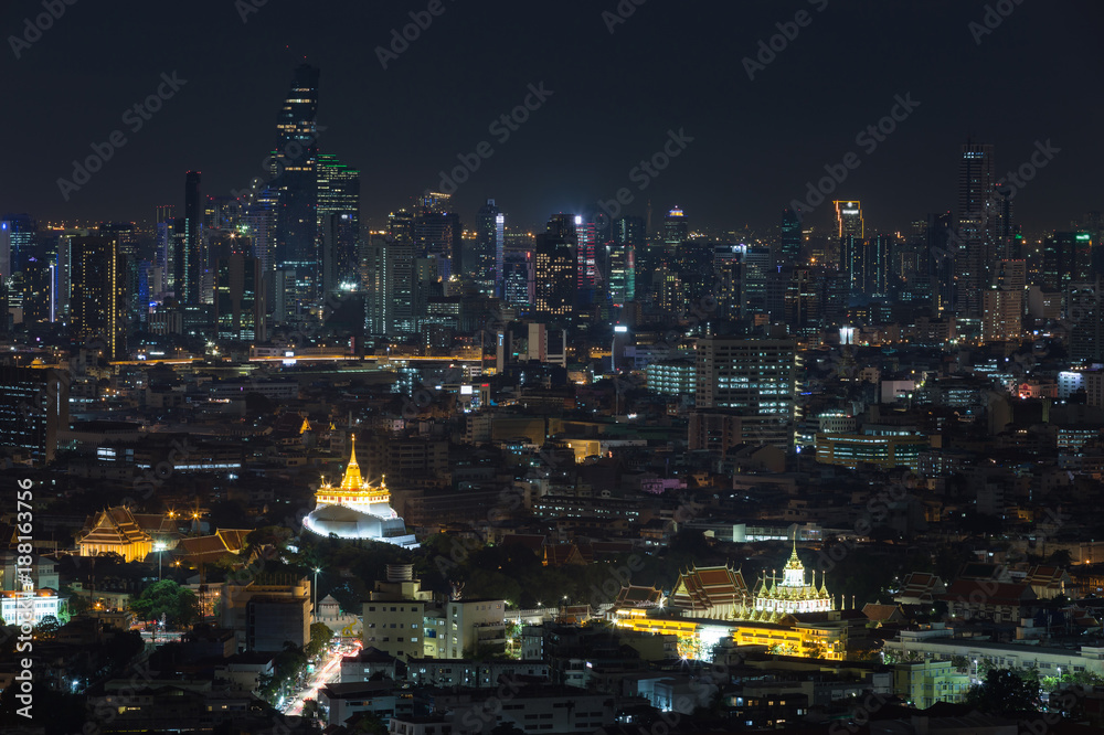 Fototapeta premium Cityscape Bangkok downtown at dusk.