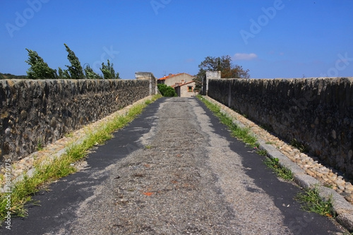 Frankreich, Languedoc-Roussillon, Ceret, Pont du Diable photo