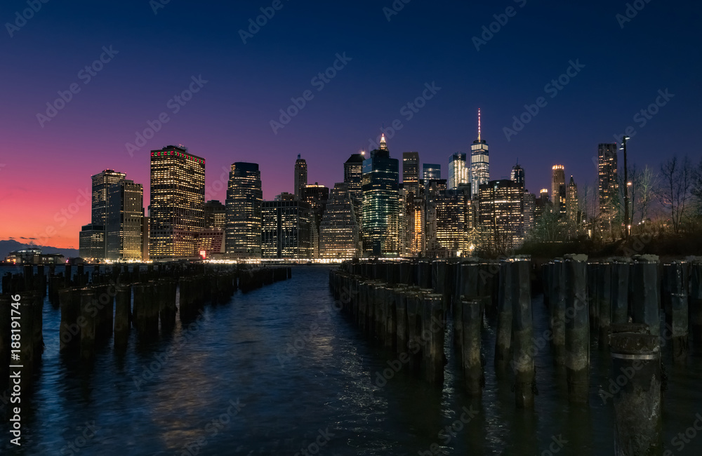 Panoramica noctura de NY desde Brooklyn, zona de Dumbo