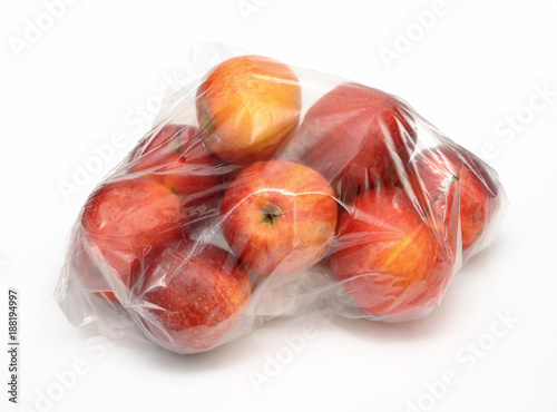 Картината върху платно Apfel in Folie, Obst und Verpackung aus Plastik