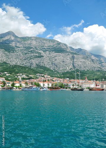 Blick auf Makarska Stadt an der Makarska Riviera,Dalmatien;Kroatien