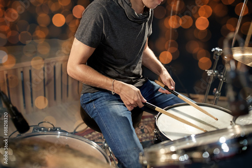 Fotografie, Obraz musician or drummer playing drum kit at concert