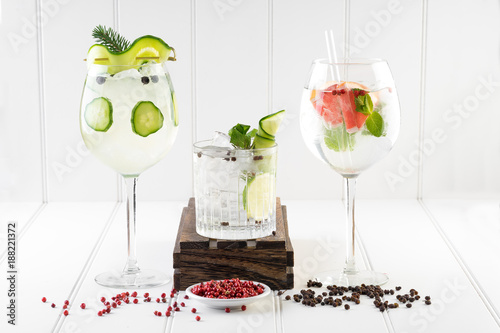 Obraz na płótnie fancy gin and tonic selection drink alcohol cocktail craft fresh fruit spices mint glass bar w salonie
