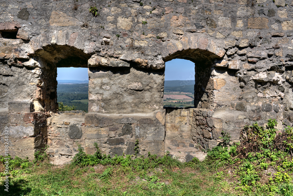 Alte Mauer mit Fenster