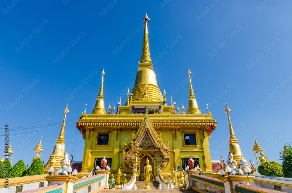 Fototapeta premium The main hall of the golden temple 
