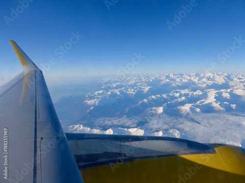 飛行機からのアルプス © Kazzy