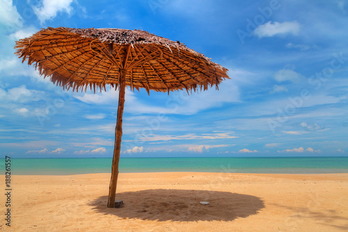 Fototapeta Naklejka Na Ścianę i Meble -  Beautiful tropical beach in Thailand