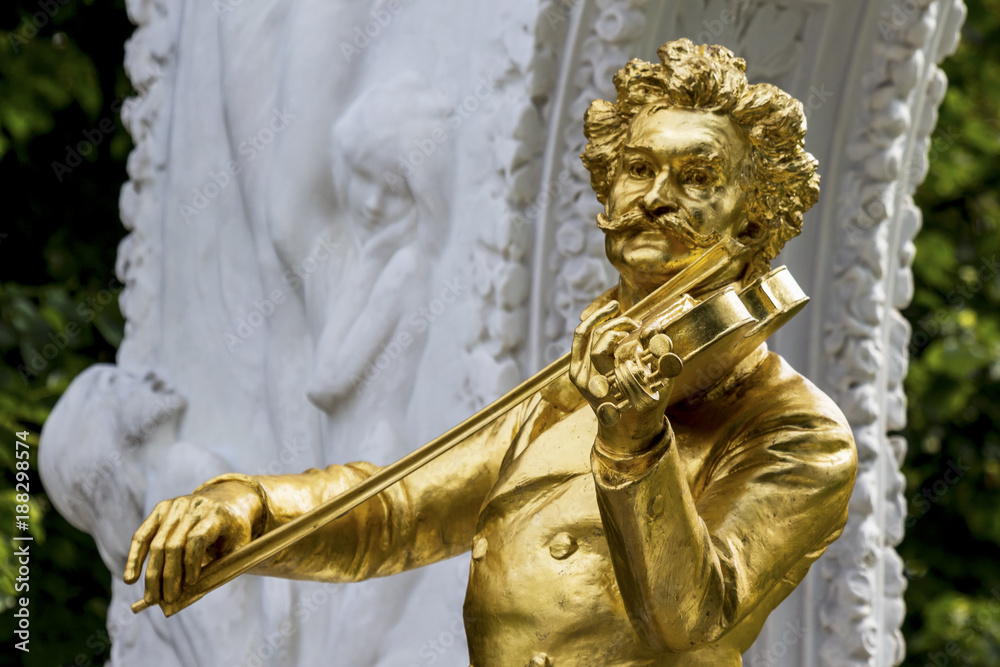 Obraz premium austria, vienna, johann strauss monument