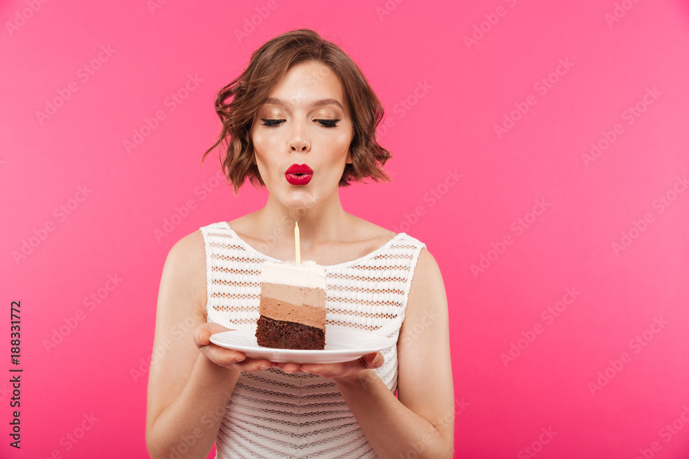 Portrait of a pretty girl holding plate