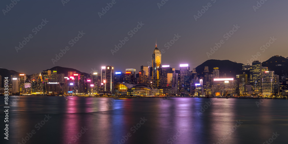 Fototapeta premium Victoria Harbor of Hong Kong at twilight