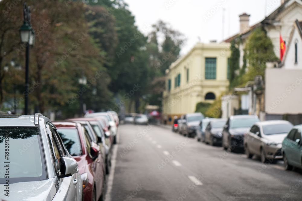 Obraz premium Cars parked on the urban street side