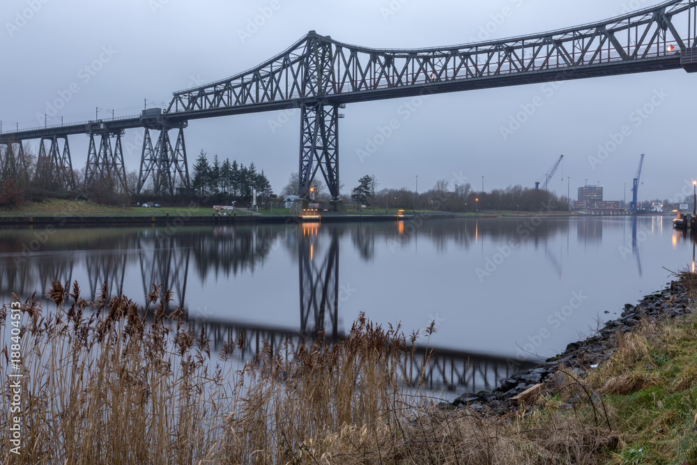Fototapeta premium Eisenbahn-Hochbrücke Rendsburg
