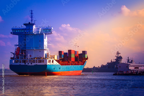 The ship is carrying contai...