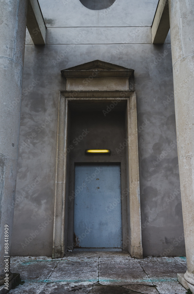 Porta di ingresso della fabbrica Porta di ingresso della fabbrica