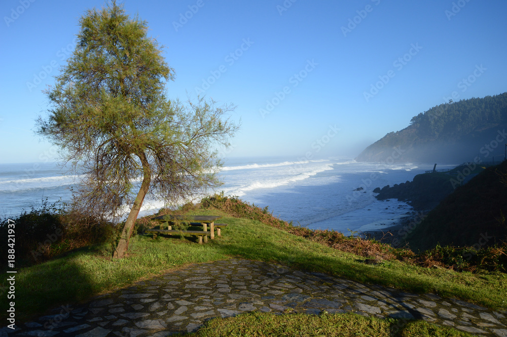 Area recreativa  sobre el acantilado .Concejo de Caravia .Principado de Asturias.España.