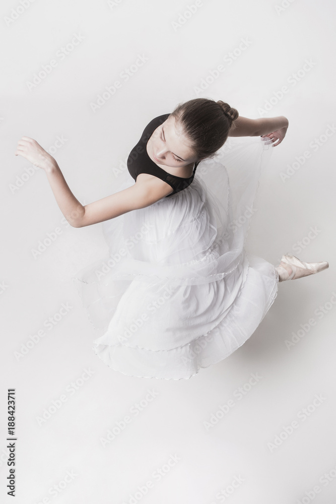 Obraz premium The top view of the teen ballerina on white background