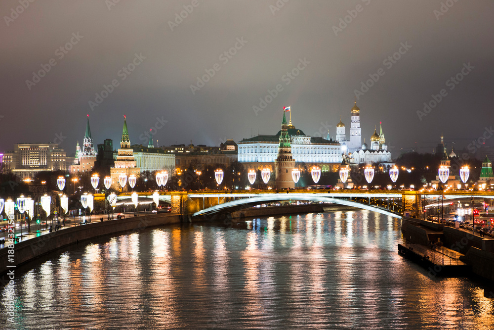 Moskau. Blick auf Kremel von Patriarchen-Brücke