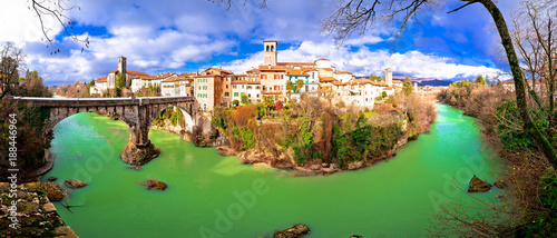 Φωτογραφία Cividale del Friuli devil's bridge and Natisone river canyon panoramic view