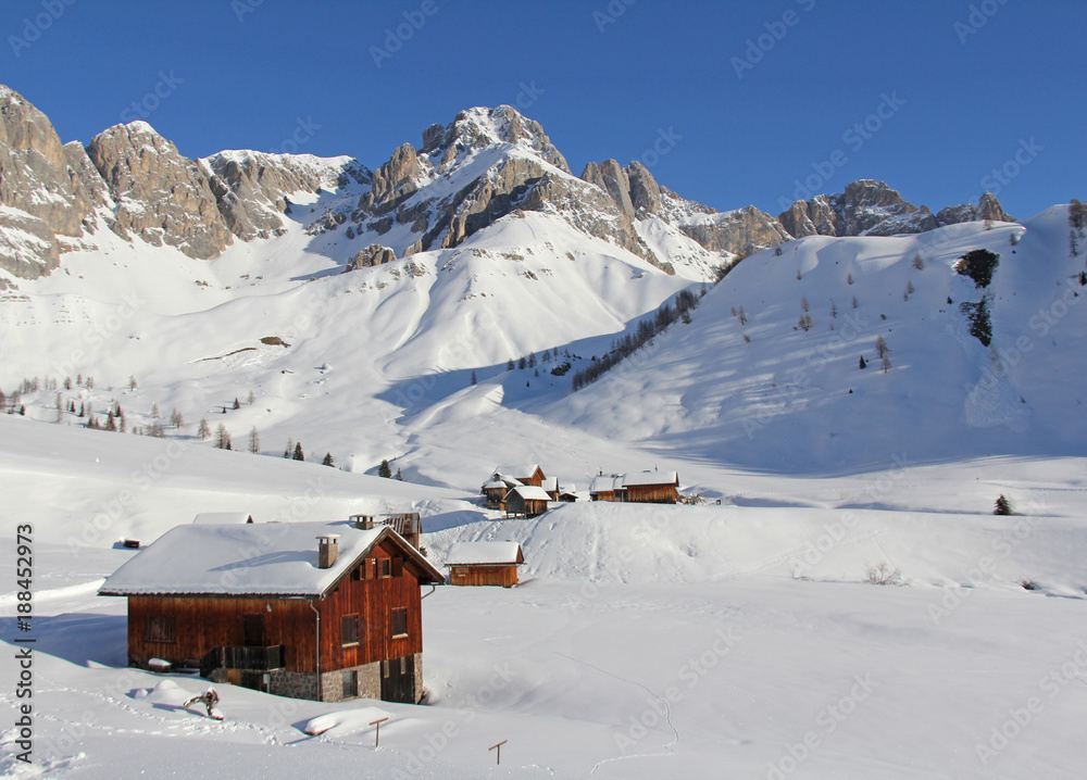 inverno a Fuciade; Sasso Valfredda e Monte la Banca, Dolomiti di Fassa