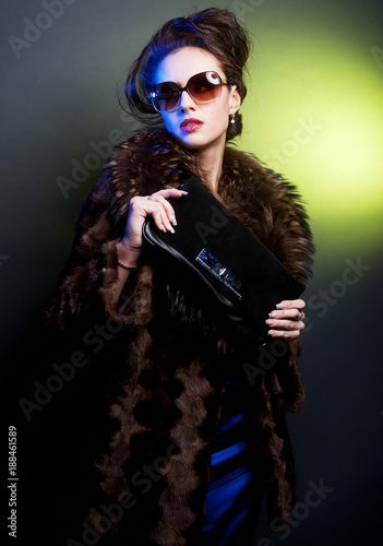 woman with fashion sunglasses and handbag 