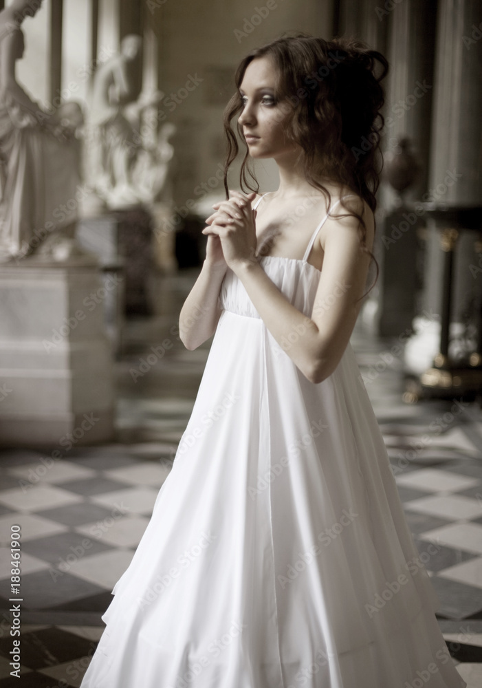 Naklejka premium romantic bride in palace