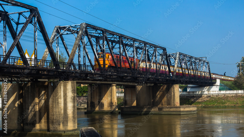 The train on the bridge runs across the river..