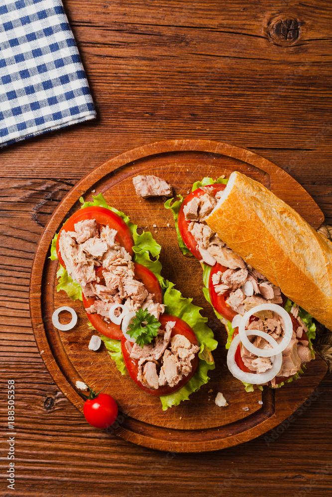 Delicious tuna sandwich, served with lettuce, tomato and onion.