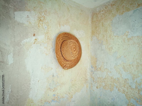 Blau und beige schimmernde Wände eines alten Bauernhaus mit Strohhut und bröckelndem Putz in Rudersau bei Rottenbuch im Pfaffenwinkel im Kreis Weilheim-Schongau in Oberbayern photo