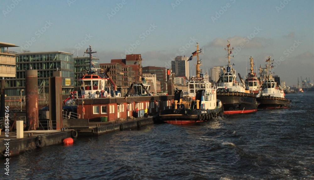 Naklejka premium Hamburg; Am Schlepperanleger Neumühlen