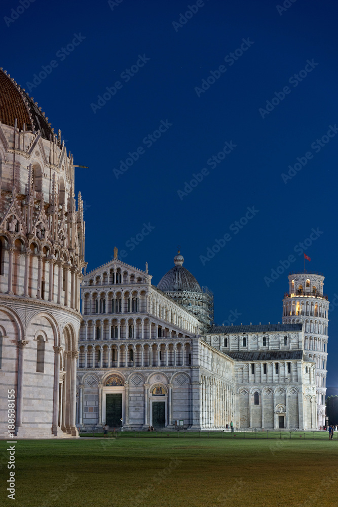 Fototapeta premium Pisa at night
