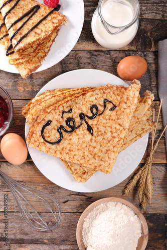 crepe with ingredient