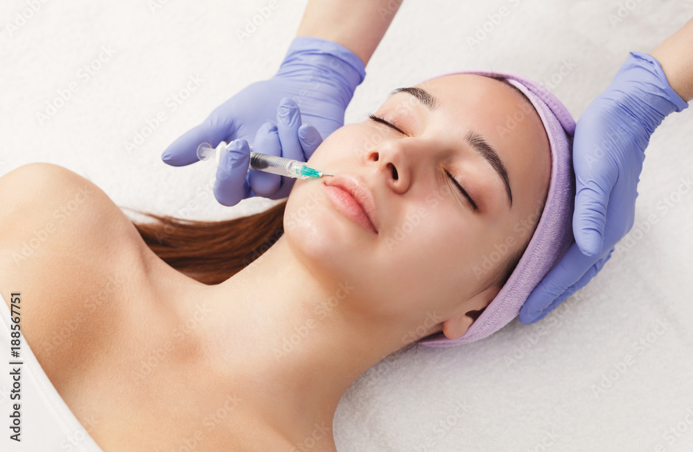 Naklejka premium Woman getting beauty injection at salon