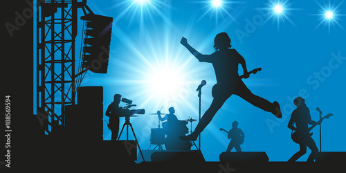 concert - musique - scène - groupe de rock - guitare - chanteur - fête de la musique - caméra
