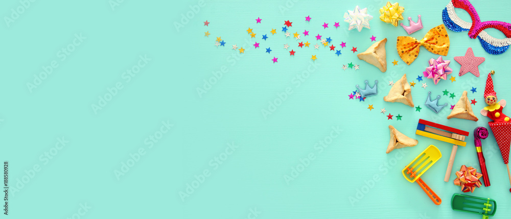 Obraz premium Purim celebration concept (jewish carnival holiday). Top view.