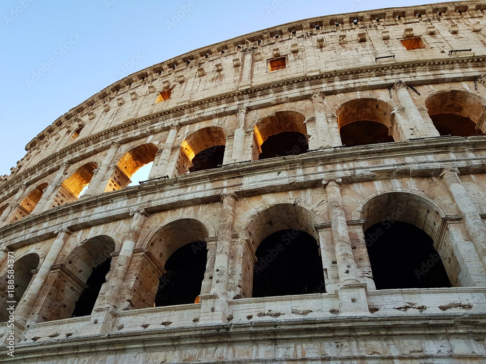 Obraz premium Low angle view of colosseum in rome italy ancient architecture