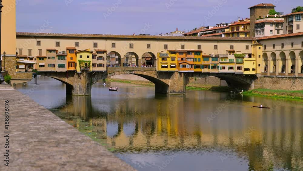 Ponte Vecchio & Rowing Boat; Ponte Vecchio; Firenze, Tuscant, Italy Ponte Vecchio & Rowing Boat; Ponte Vecchio; Firenze, Tuscant, Italy
