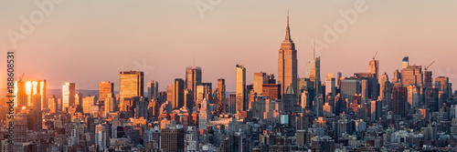 New York Skyline bei Sonnenuntergang mit Empire State Building  USA