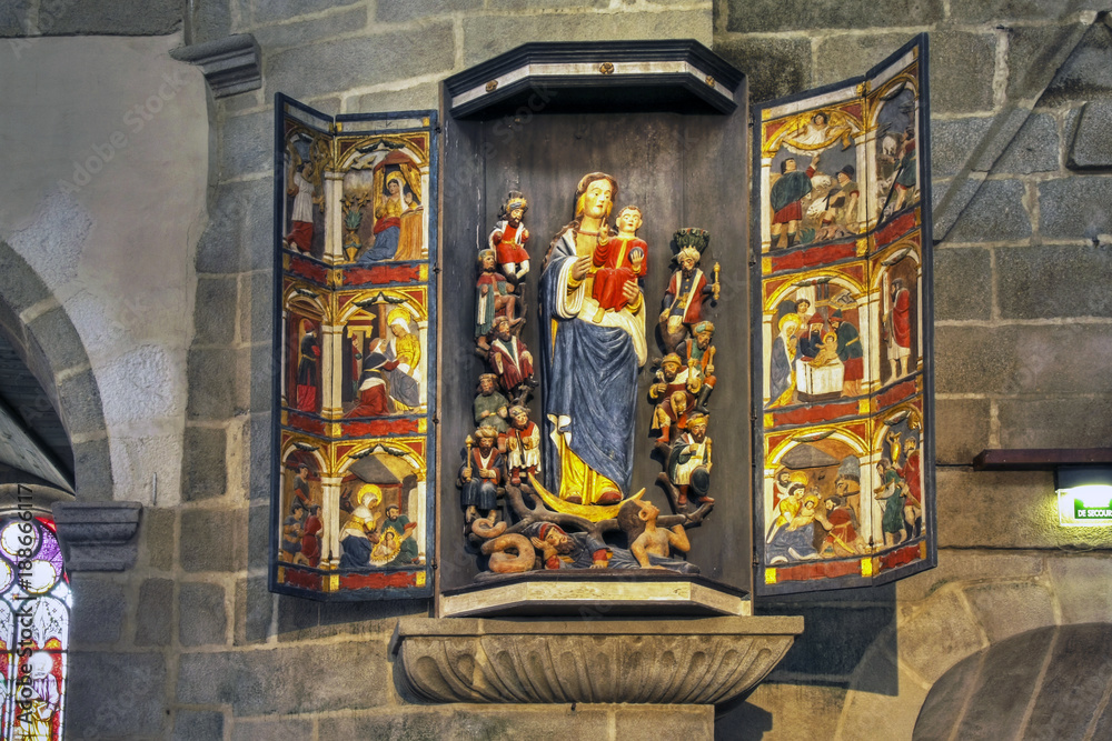 Saint Thégonnec; Niche à volets de l'église Notre-Dame de l'enclos paroissial. Finistère. Bretagne