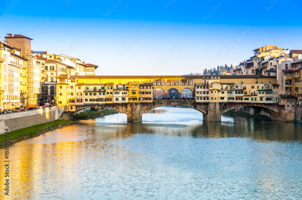 Ponte Vecchio sur l'Arno à Florence, Toscane en Italie