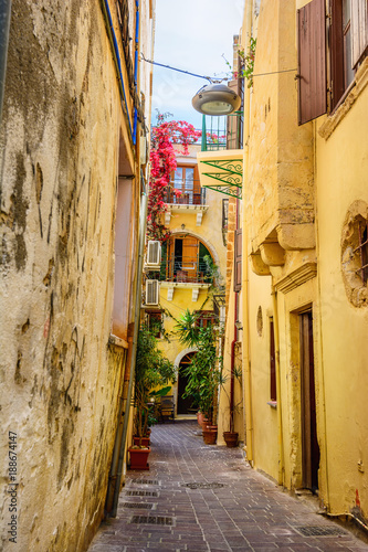 Fototapeta Naklejka Na Ścianę i Meble -  Beautiful small streets in Chania, Crete island, Greece
