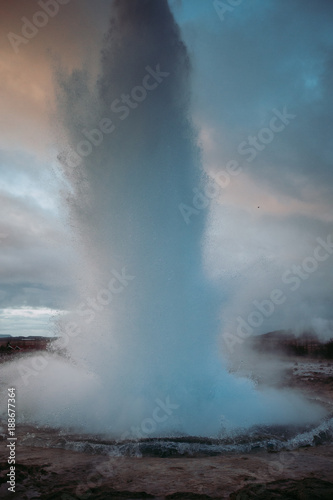 Island   Geysir Strokkur