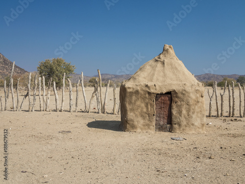 Caba  a de un poblado en Namibia