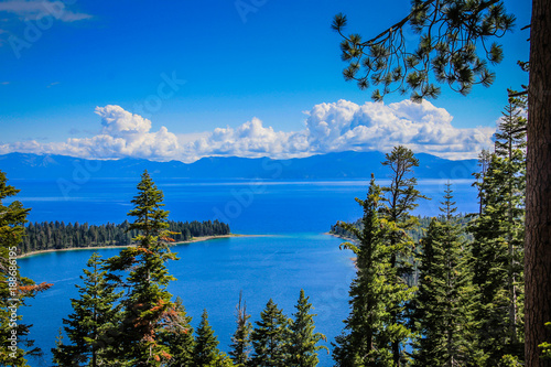 Fototapeta Naklejka Na Ścianę i Meble -  Beautiful Lake Tahoe View from Inspiration Point