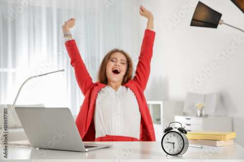 Yawning manager with alarm ...