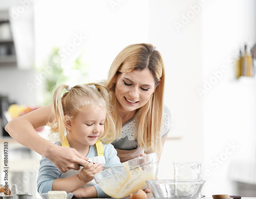 Mother and daughter prepari...