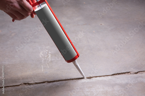  Sealant gun crack
covers the crack in the floor of the wall tile concrete