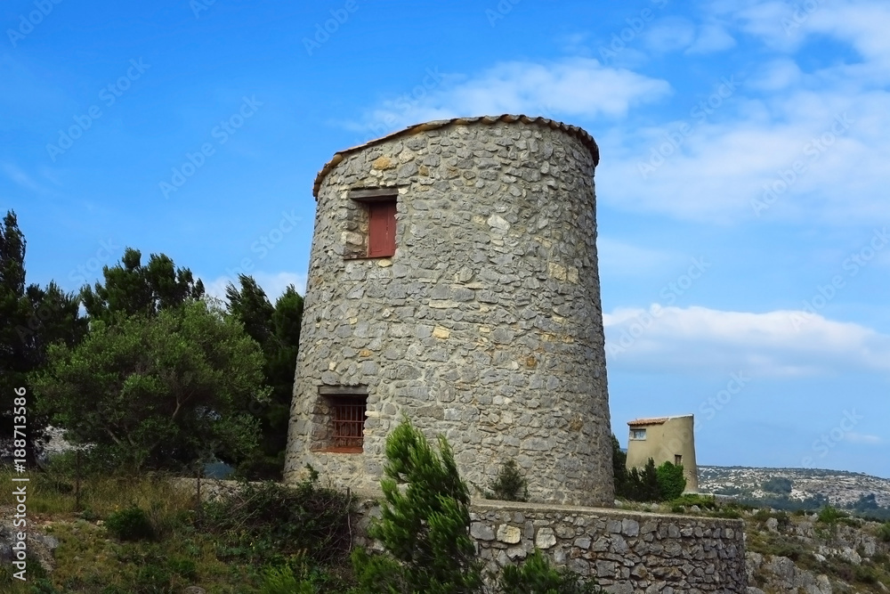 Windmühle, Ruine bei Roquefort, Frankreich