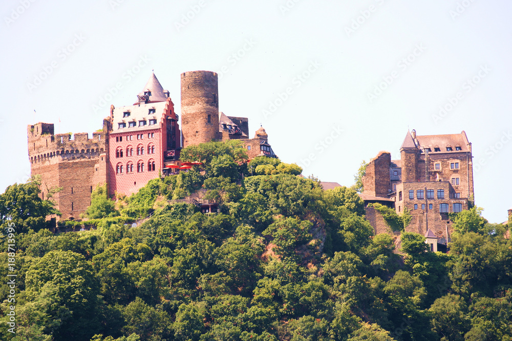 Burg Schönburg am Rhein im Mittelrheintal in Rheinland-Pfalz