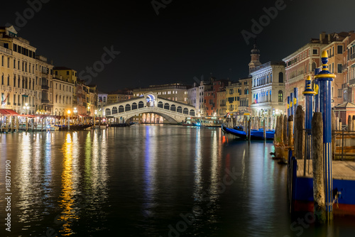 Venezia   Rialto  canal grande